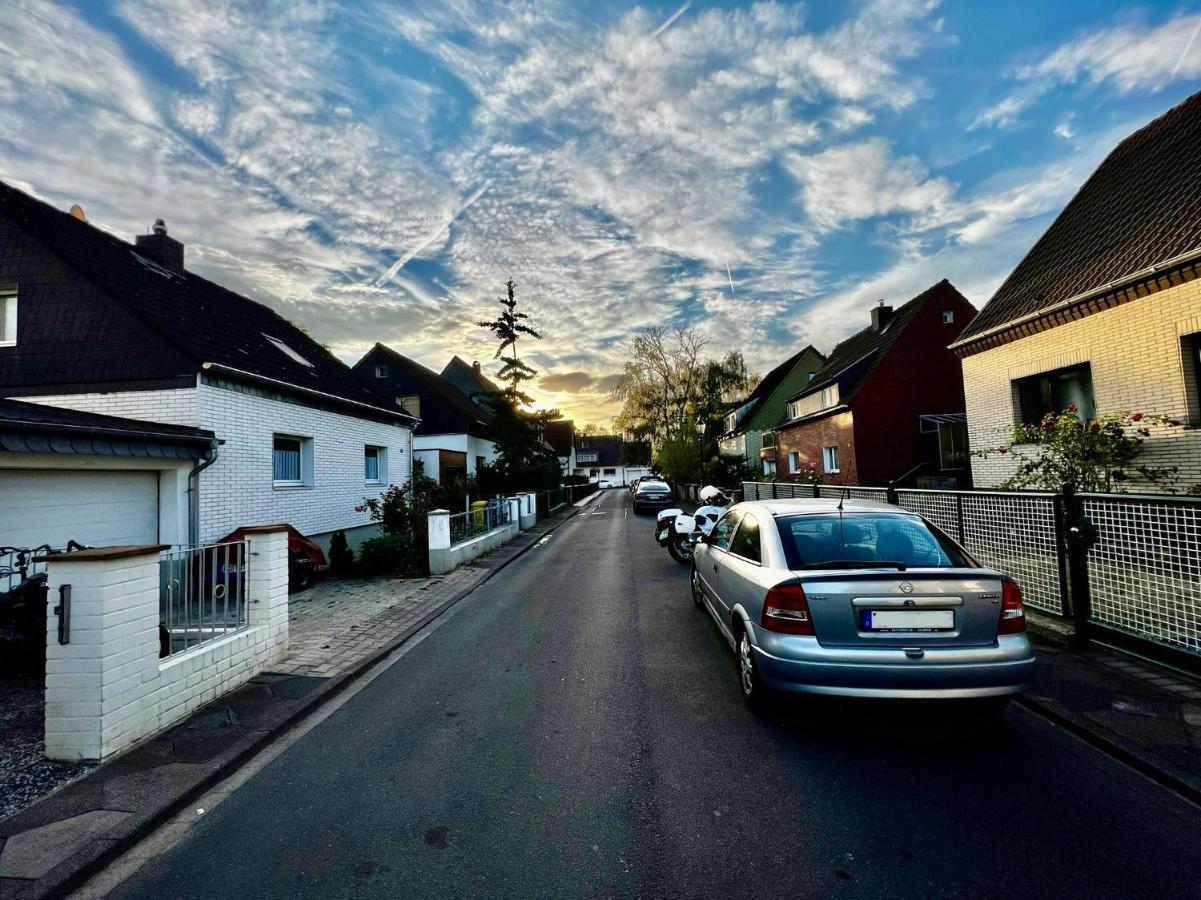 Praktisches Zimmer Im Grossen Haus Mit Garten Düsseldorf Eksteriør billede